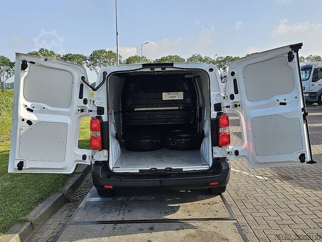 উঁচু ছাদের স্টেশন ওয়াগন OPEL VIVARO 1.5 L2H1 Airco Carplay!