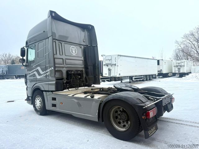 Standardni traktor jedinica DAF XF 440 FT mit Schubboden Hydraulik