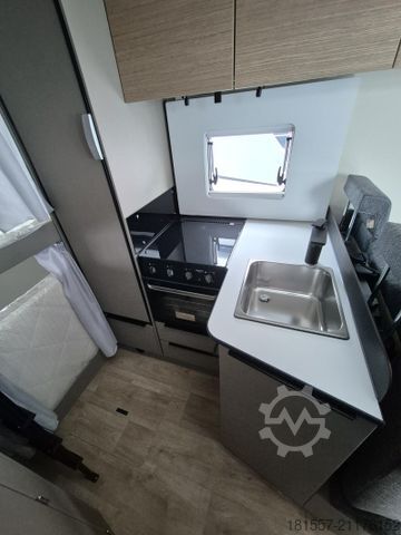 Caravana semiintegrada BÜRSTNER Campeo TD 676 G