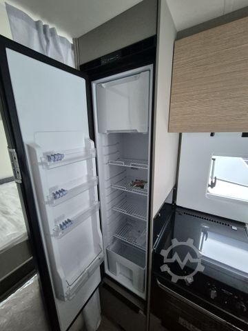 Caravana semiintegrada BÜRSTNER Campeo TD 676 G