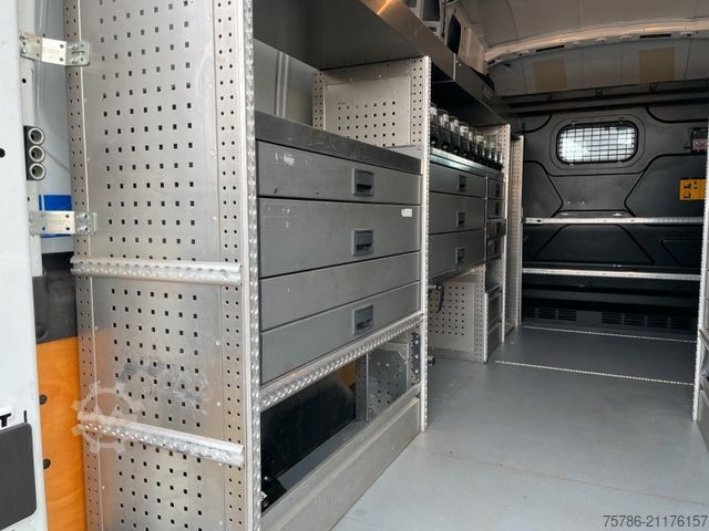 Furgoneta de caja alta FORD Transit KA/ L2H3/ 125kw/ AC/ Standh./ Werkstatt