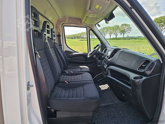 Bőrönd IVECO DAILY 35C16 Bakwagen Laadklep