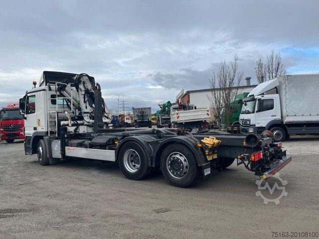 รถบรรทุกขนถ่ายตู้คอนเทนเนอร์แบบตะขอ (roll-off) MERCEDES-BENZ Actros 2541 L6x2 Abrollkipper mit Kran Funk+Grei