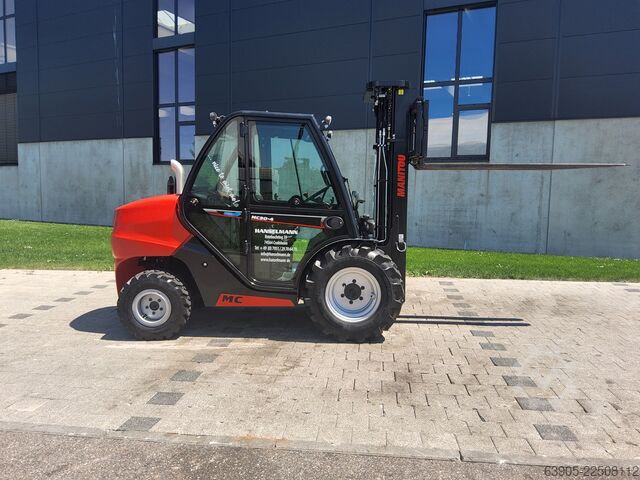 Terepemelő targonca Manitou MC 30-4