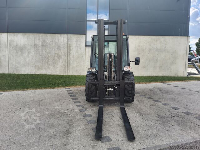 Terepemelő targonca Manitou MC 30-4