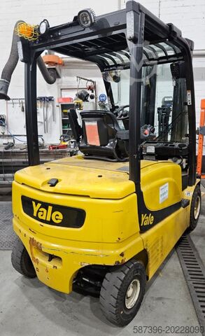 Stivuitor electric cu 4 roți Yale ERP30VL