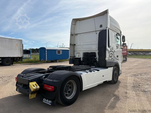 Cap tractor standard DAF XF 530 Super Space Cab, Retarder