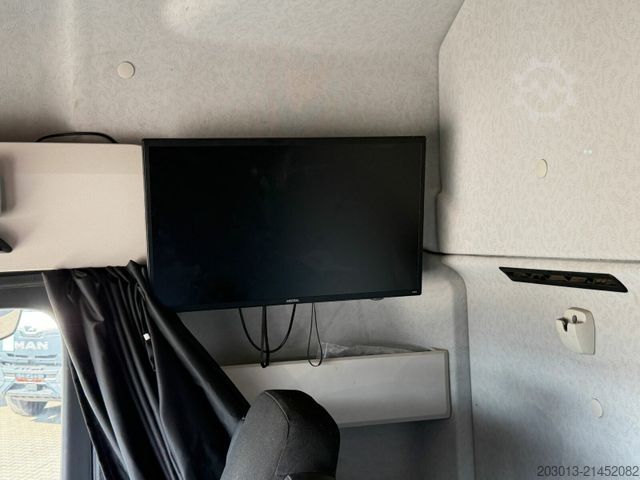 Camión de plataforma MERCEDES-BENZ Arocs 2648 6x4 3 Achs Pritsche Retarder