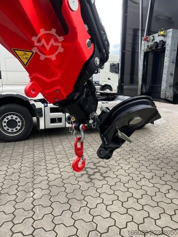 Teški kamion VOLVO FH 500 8x4 Kran F820 RA2.27 Jib & Winde Sofort
