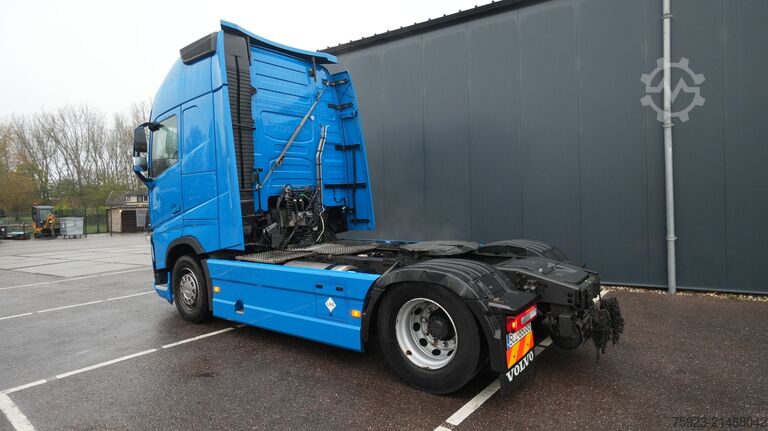 मानक SZM Volvo FH 480 LNG Globetrotter tractor unit