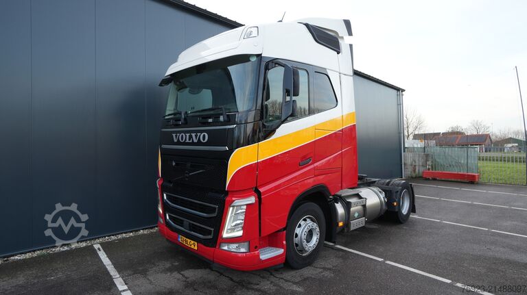 मानक SZM Volvo FH 420 LNG Globetrotter tractor unit
