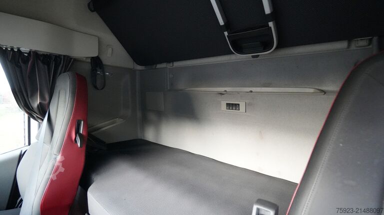 मानक SZM Volvo FH 420 LNG Globetrotter tractor unit