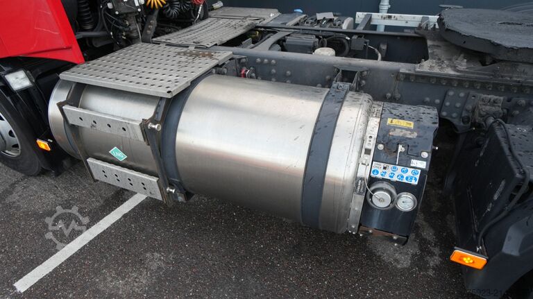 मानक SZM Volvo FH 420 LNG Globetrotter tractor unit