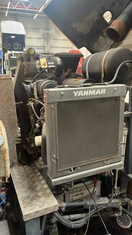 Pritaikytas furgonas MITSUBISHI Canter FUSO Kehrmaschine BROCK SL140 4 m³