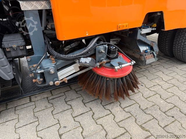 Pritaikytas furgonas MITSUBISHI Canter FUSO Kehrmaschine BROCK SL140 4 m³