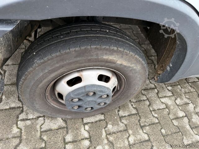 Dostavno vozilo s kesonom IVECO Daily 35C16 3,0L Koffer LBW 750kg Euro6E Seitent