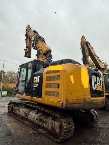 Excavadora de cadenas CATERPILLAR 323 F
