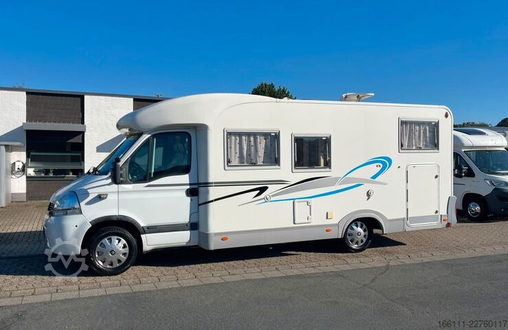 عربة تخييم شبه مدمجة ADRIA 687 SP - Festbett - Automatik - Klima - AHK -