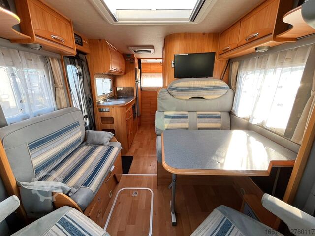 عربة تخييم شبه مدمجة ADRIA 687 SP - Festbett - Automatik - Klima - AHK -