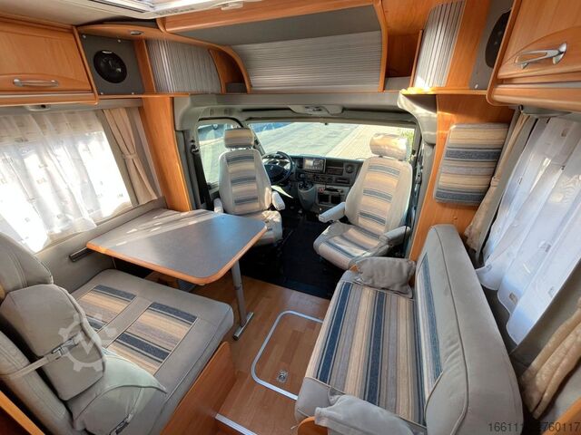 عربة تخييم شبه مدمجة ADRIA 687 SP - Festbett - Automatik - Klima - AHK -