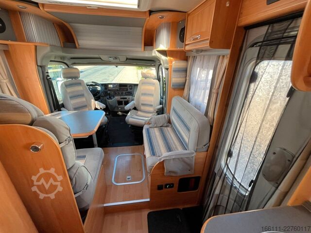 عربة تخييم شبه مدمجة ADRIA 687 SP - Festbett - Automatik - Klima - AHK -
