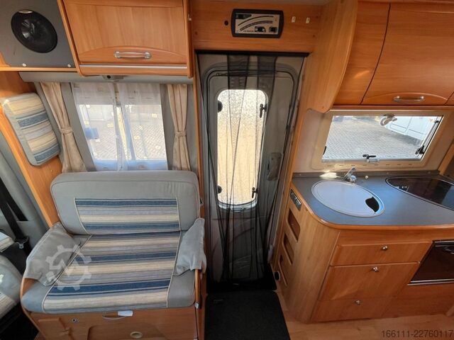 عربة تخييم شبه مدمجة ADRIA 687 SP - Festbett - Automatik - Klima - AHK -