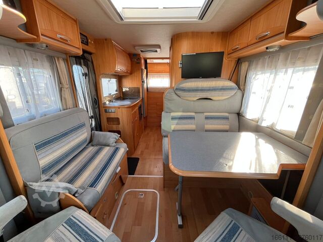 عربة تخييم شبه مدمجة ADRIA 687 SP - Festbett - Automatik - Klima - AHK -