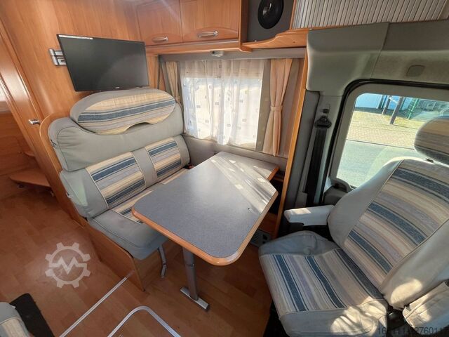 عربة تخييم شبه مدمجة ADRIA 687 SP - Festbett - Automatik - Klima - AHK -