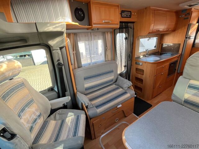 عربة تخييم شبه مدمجة ADRIA 687 SP - Festbett - Automatik - Klima - AHK -