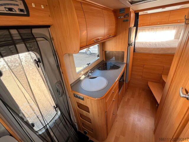 عربة تخييم شبه مدمجة ADRIA 687 SP - Festbett - Automatik - Klima - AHK -