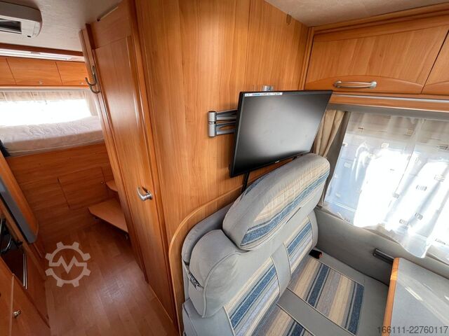 عربة تخييم شبه مدمجة ADRIA 687 SP - Festbett - Automatik - Klima - AHK -