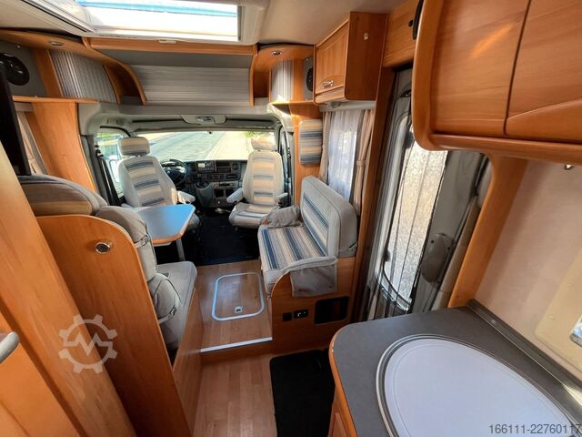 عربة تخييم شبه مدمجة ADRIA 687 SP - Festbett - Automatik - Klima - AHK -