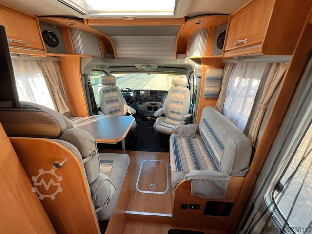 عربة تخييم شبه مدمجة ADRIA 687 SP - Festbett - Automatik - Klima - AHK -