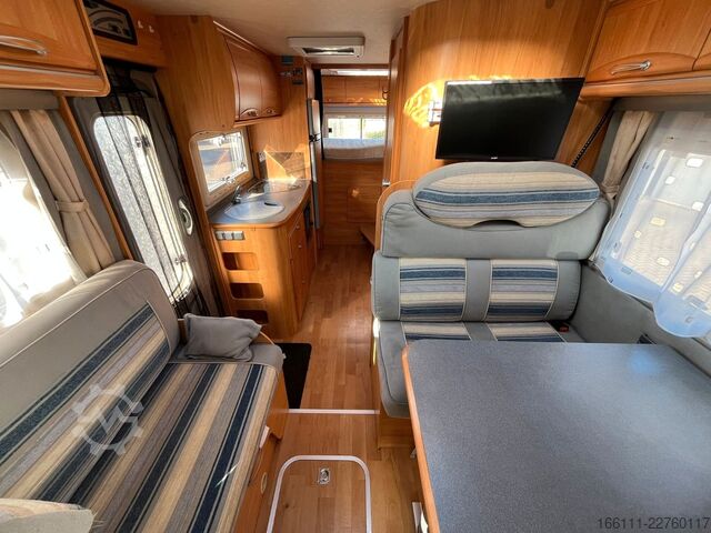 عربة تخييم شبه مدمجة ADRIA 687 SP - Festbett - Automatik - Klima - AHK -