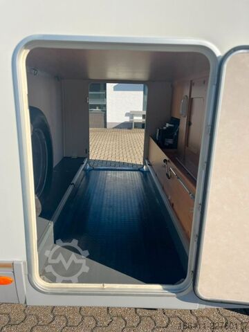 عربة تخييم شبه مدمجة ADRIA 687 SP - Festbett - Automatik - Klima - AHK -