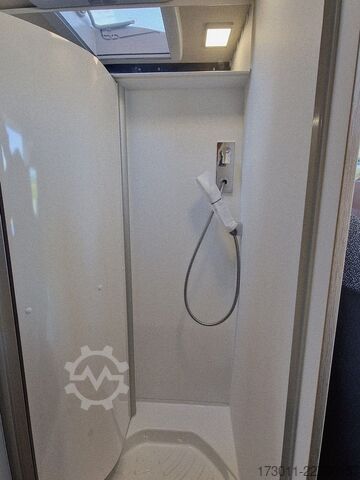 קמפרוואן PÖSSL Summit 600 Plus Automat Markise Solar Navi AHK