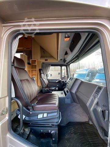 משאית להובלת בקר MAN 12 220 5 Pferde Wohnung