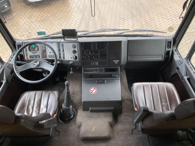 משאית להובלת בקר MAN 12 220 5 Pferde Wohnung