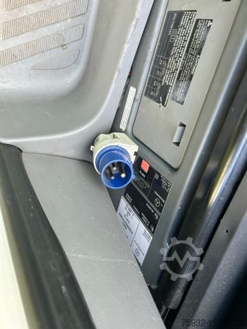 Minibus MERCEDES-BENZ Sprinter 516 City 35 - neuer Motor EVOBUS 45 65