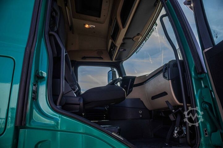 Standard tractor MERCEDES ACTROS 1845 LS