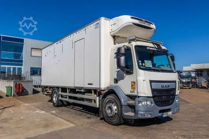 Транспортиране в хладилник/замразено DAF LF55 250 +CHEREAU+THERMO KING+DHOLLANDIA1.5 T.