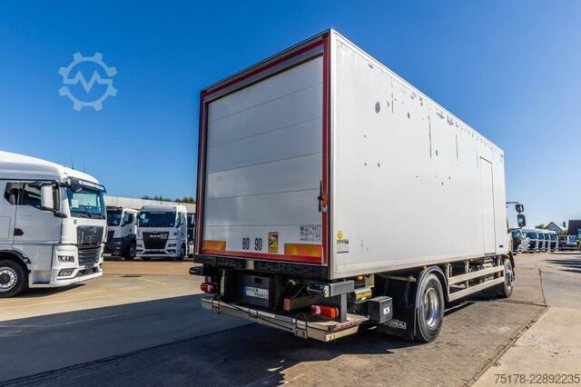 Транспортиране в хладилник/замразено DAF LF55 250 +CHEREAU+THERMO KING+DHOLLANDIA1.5 T.