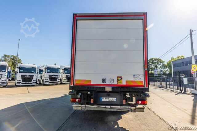 Транспортиране в хладилник/замразено DAF LF55 250 +CHEREAU+THERMO KING+DHOLLANDIA1.5 T.