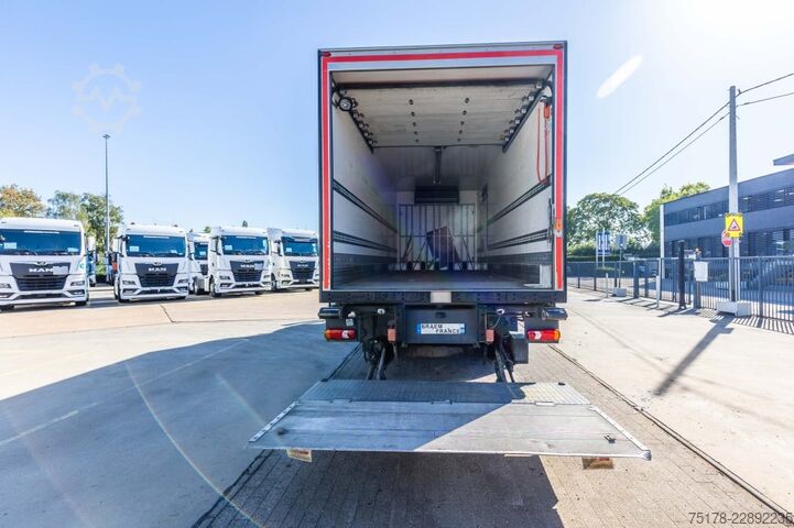 Транспортиране в хладилник/замразено DAF LF55 250 +CHEREAU+THERMO KING+DHOLLANDIA1.5 T.