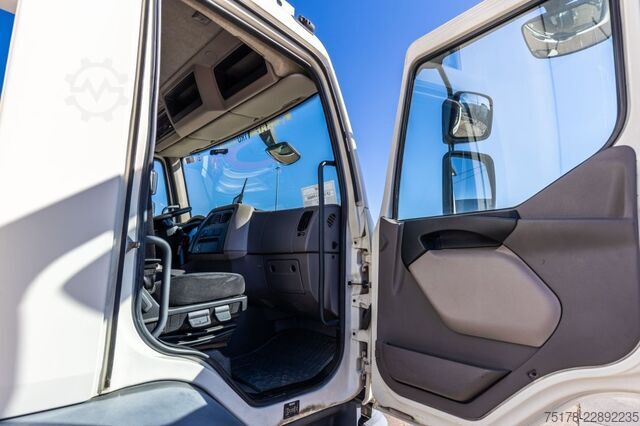 Транспортиране в хладилник/замразено DAF LF55 250 +CHEREAU+THERMO KING+DHOLLANDIA1.5 T.