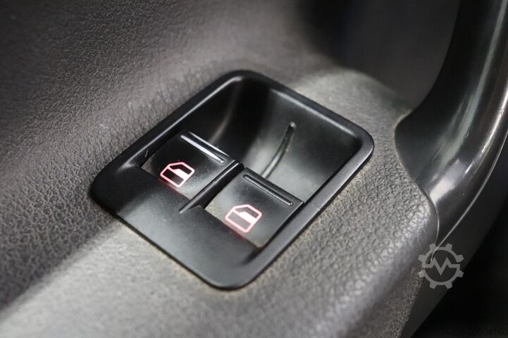 Panel van Volkswagen Caddy 1.6 TDI - Airco - Cruise - Trekhaak - € 2...