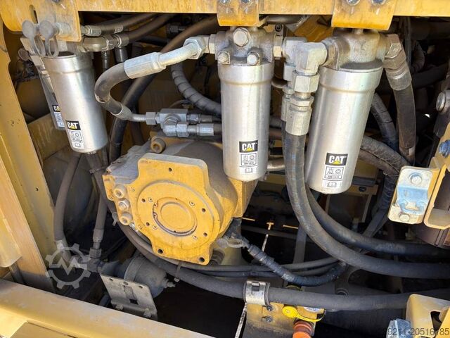 Crawler excavator CAT 374 (On Transport)