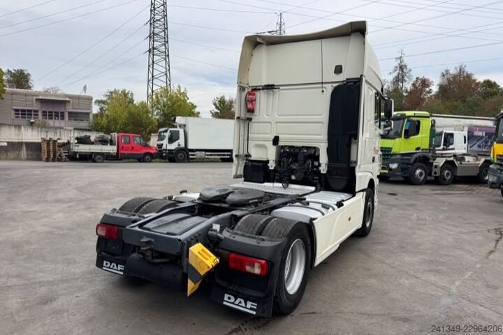 יחידת גרר סטנדרטית DAF XF460 4x2