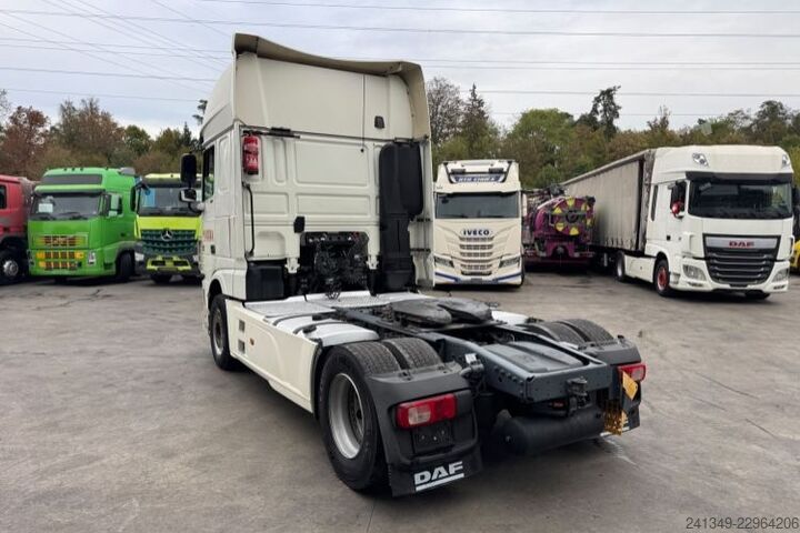 יחידת גרר סטנדרטית DAF XF460 4x2