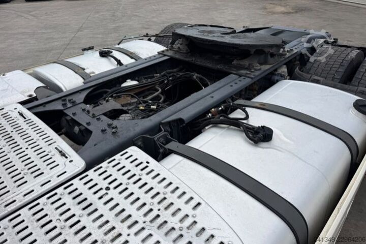 יחידת גרר סטנדרטית DAF XF460 4x2